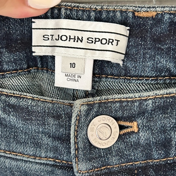 St. John Sport Women's Blue Denim Straight Leg Jeans with Zipper Details Size 10 - Picture 5 of 7